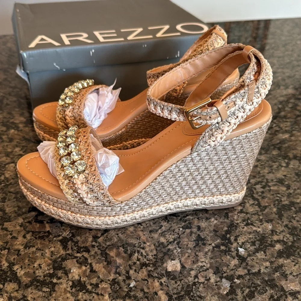 Arezzo Women's Tan Wedge platform Sandals NIB 9